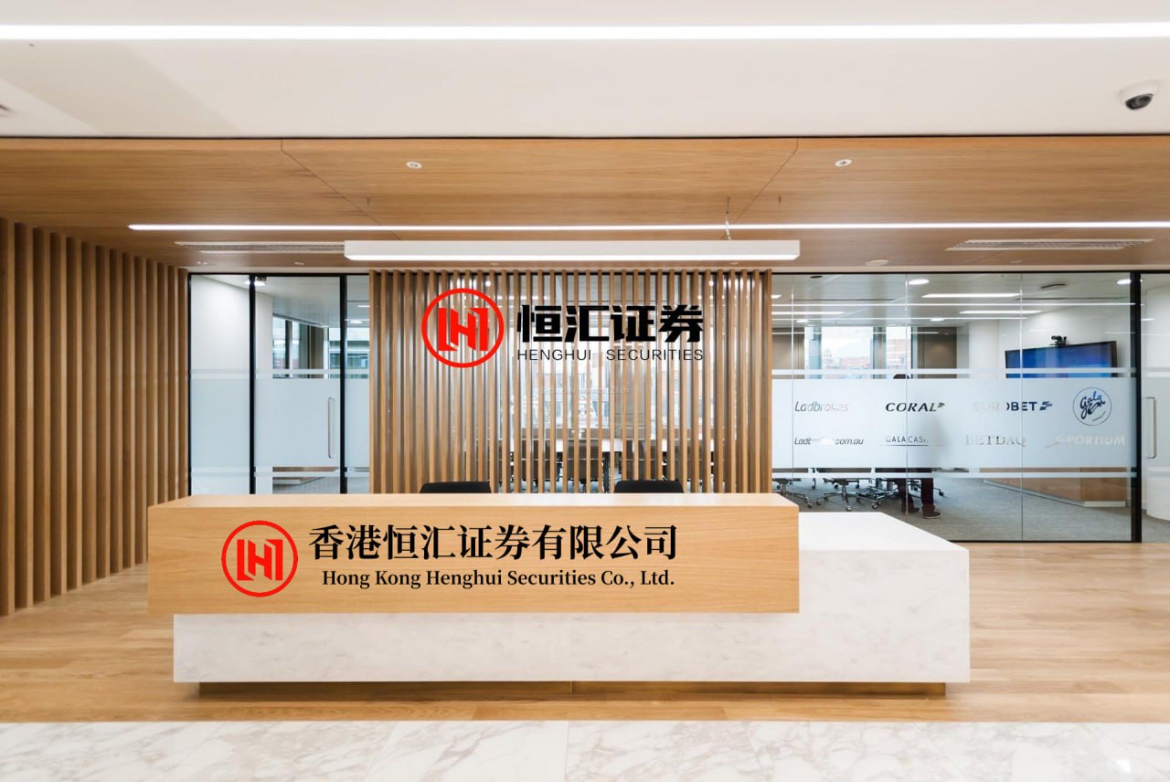 启运操盘 12.1万起！红旗发布新款H5，长相靠拢“大哥”，内饰升级